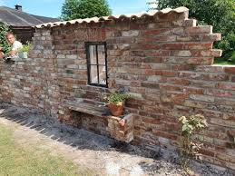 Ruinenmauer Selber Bauen Altpreussische Backsteine Mediterrane Dachziegel In 2020 Steinmauer Garten Ruinenmauer Ziegelsteine