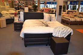 Met een vloeroppervlakte van ruim 1300m², bieden wij u een ruime collectie slaapcomfort en alles voor uw slaapkamer. Beddenreus Groningen Beddenreus