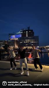 Los Kelleros danzan en Hamburgo