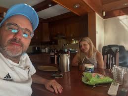 ✌🏾Siempre en equipo!! Felicitaciones Nancy Perrotti y compañeros por la  jornada que realizaron en la cancha del Club Itati. Seguimos mejorando los  espacios de los vecinos. #GustavoMenéndez #SecretariaDeDelegaciones