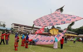 Amerika kebebasan amerika serikat patriotik patriotisme bendera perayaan simbol hari kemerdekaan kemerdekaan. Wau 100 Kg Meriahkan Bulan Kemerdekaan