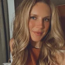 Deanna Koster's Instagram, Twitter & Facebook