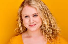 The fabulous parrot of Broadway singing in the shadows March '25