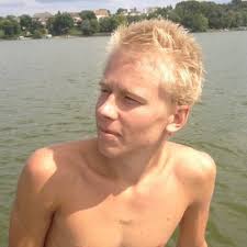 Adam Moline (@momoline439)