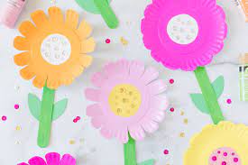 How make paper plate flowers. Paper Plate Flowers Made To Be A Momma