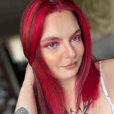 Lovelies!! I need nail inspiration! Not Christmas designs ideally. I'm  feeling green and I'm feeling black. But open to others