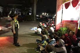 Our mission is delivering success and. Nekat Konvoi Di Tawangmangu Pada Malam Hari Belasan Pelajar Sma Diciduk