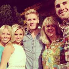 Friend's girlfriend manhwa also known as (aka) girlfriend of friend ; Nhl Wags Gabe Landeskog With His Girlfriend Mel Shouldice