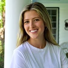 Annie Norman's Instagram, Twitter & Facebook