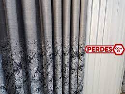 Gri koltuk takımına uygun perde modelleri ve duvar boyası için en uygun renk pembedir. Antrasit Gri Kabartmali Yeni Fon Perde Www Perdes Com Tr