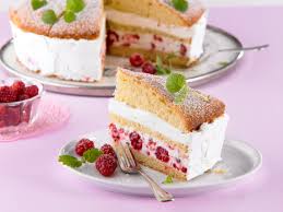 Darauf die himbeeren setzen und noch einmal einen kuchenboden. Eierlikortorte Mit Himbeeren Und Mascarpone
