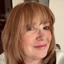 Susannah على X: "I loved Screen Test with Michael Rodd. His hair grew  bigger and bigger with each series 😁 https://t.co/3zvKPDyChi"