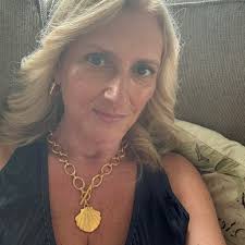 Does Erin take time to sign her cookbook at the Tuesday Farmer's Market?