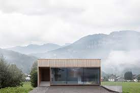 Hide eat sleep alles unwichtige bleibt im tal auszeit mit mehrblick Wohnhybrid In Vorarlberg Haus Mit Schauraum Architektur Und Architekten News Meldungen Nachrichten Baunetz De