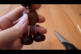 Zahnstocher halbieren und kastanien aufstecken. Video Basteln Mit Kastanien Und Eicheln Anleitung Fur Zweibeinige Figuren