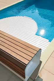Volet De Piscine Immerge En 2020 Piscines Modernes Piscine Abri Piscine