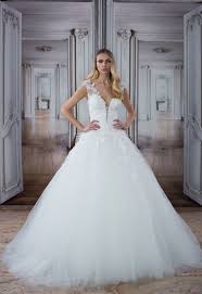 Cosa si nasconde dietro le vetrine di kleinfeld bridal, il negozio di abiti da sposa più. Pnina Tornai