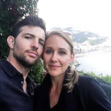 Susie avett scott avett birthday, real name, age, weight, height, family, contact details, wife, affairs, bio & more. Sarah And I Have Been Married For Fifteen Years Each Day Our Love Has Grown Stronger And Better In All Ways I Can T Be Grow Strong Scott Avett Avett Brothers