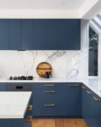 Wunderschone Holzgriffe Verwendet Fur Royal B Innenarchitektur Architektur Ideen 2 Modern Kitchen Cabinet Design Interior Design Kitchen Kitchen Interior