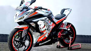 Właścicielami firmy są uczniowie, którzy łączą biznes z nauką. Modifikasi Ninja Ninja 250 Fi Modif Stiker 1366x768 Wallpaper Teahub Io