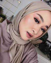 Nah, video tutorial make up natural untuk remaja dari alikka kalistha ini bisa kamu contoh. Cara Make Up Simple Untuk Remaja Berhijab Saubhaya Makeup