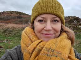 Hello, I'm Helen and something to know about me is I live in Four walls,  however, I looking to escape and travel. 💖