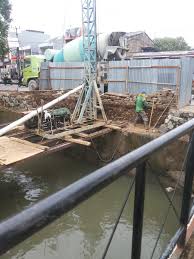 Metode bored pile mini crane dan strauss pile / bor pile manual biasanya sering di gunakan untuk memperkuat pondasi bangunan seperti : Strauss Pile 2015