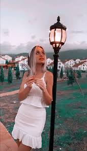 Tiktokerlar Adli Kullanicinin Tiktokerlar Panosundaki Pin Guzellik Fotograf Cekimi Unluler Kizlar