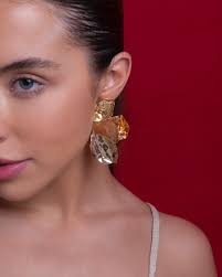 ✨ Conheça a coleção Celebrar! ✨ Uma seleção de acessórios poderosos para  você brilhar nas festas de fim de ano! Em especial, destacamos a dupla  poderosa do momento: os braceletes incríveis combinados