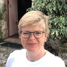 Sara Barry's Instagram, Twitter & Facebook