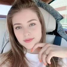 Ha solicitado seguirte desde España 🇪🇸 Hola 👋 podemos ser amigos