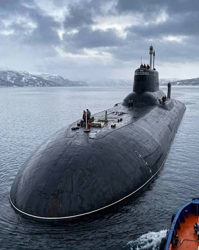 This nuclear-powered ballistic missile submarine stretches nearly **175  meters** (574 feet) long — longer than a football field — with a submerged  displacement of up to **48,000 tons**. Built by the Soviet