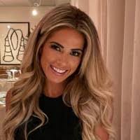 Philippa Smith's Instagram, Twitter & Facebook