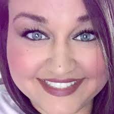 Leah Kipp's Instagram, Twitter & Facebook