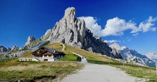 Dall'ultima forcella si scende per il 434 al rifugio. Cortina D Ampezzo Tutte Le Piu Belle Escursioni Con Bambini Babytrekking