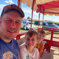 What part-time jobs are available for a high school senior in the Grove  City area?