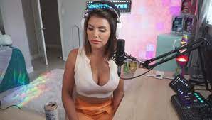 AdrianaChechik_ - Stream Jul 12, 2021 - Stats on viewers, followers,  subscribers; VOD and clips · TwitchTracker