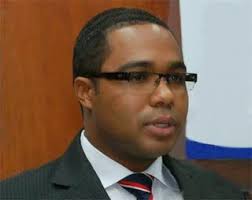 Víctor Mateo realiza aporte a la liga deportiva Barahona Béisbol Club