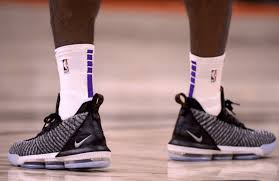 Really disappointed his time around. Lebron James Wears Nike Lebron 16 Oreo In Lakers Debut Lakers Nation