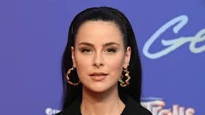 Blahgigi solo this girl makes me think of the smokin