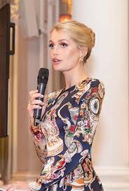 Lady kitty eleanor spencer (born 28 december 1990) is a british fashion model and aristocrat. Lady Kitty Spencer Just Brought Back Sassy Sixties Eyeliner On Instagram Hello