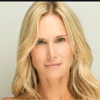 Latoya Kenny's Instagram, Twitter & Facebook