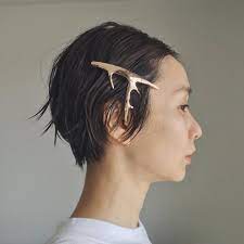 髪を濡らして ワックスつけて 分け目をつけて バレッタ でとめる 簡単アレンジなのでオススメです hairsalon hairstyle hair ショートヘア pluie バレッタ ヘアアレンジ ショート ヘアアレンジ 花嫁 髪型 ショート