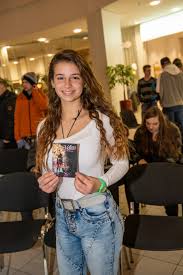 Скачай melissa naschenweng vergelt's gott (wirbelwind 2019) и melissa naschenweng lustschloss (wirbelwind 2019). Cd Prasentation Melissa Naschenweng Sudpark Blitzlicht