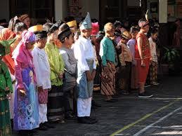 Cerita sedarah | mengintip mama (bagian 2). Alamat Sekolah Lengkap