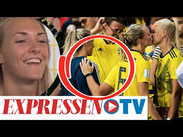 23.00 en djävul till flickvän ¿ ¡¡ amerikansk komedi från 2001. Magdalena Eriksson Om Kyssbildens Detalj Obehagligt Haha By Expressen Tv