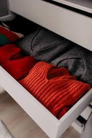 Wenn man marie kondo fragt, wie man #ordnung im in diesem beitrag zeige ich euch, wie kleiderschrank aufräumen mit der konmari magic cleaning methode von. Kleiderschrank Ausmisten Tipps Tricks