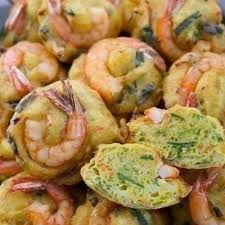 Memiliki darah campuran melayu dan cina, beliau mula bergiat aktif di persada seni sejak 1986 ketika berusia 16 tahun. Cucur Udang Bahannya 2 Resepi Sheila Rusly Fans Facebook