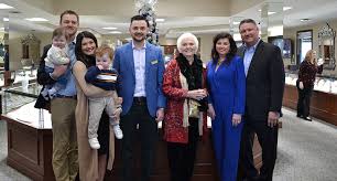 Sissys log cabin little rock. Sissy S Log Cabin Opens Its Fifth Retail Jewelry Store National Jeweler