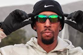 When you look good you feel good, and as a mindful athlete I am all about  feeling good. Thankfully my Nike Vision running glasses have me looking  good as can be and